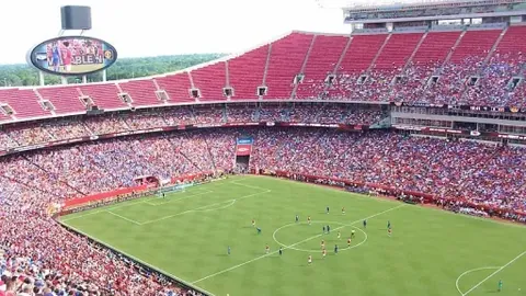 曼联射门连连无果，遭对手三球逆转败北英超战场